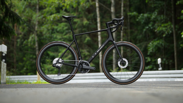 125700 Cube Attain C:62 SLT carbon´n´coalchrome 1