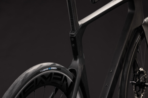 1133300 CUBE LITENING AERO C:68X RACE 3
