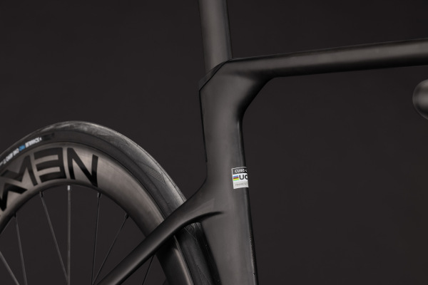 1133300 CUBE LITENING AERO C:68X RACE 5