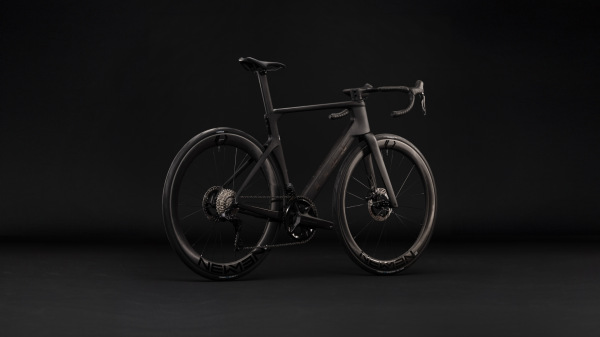 1133300 CUBE LITENING AERO C:68X RACE 7