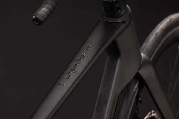 1133300 CUBE LITENING AERO C:68X RACE 2