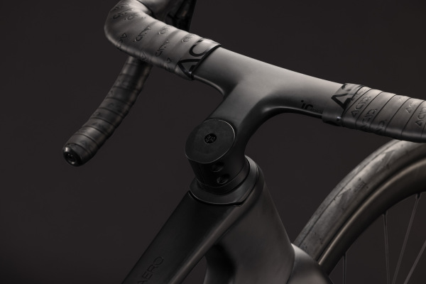 1133300 CUBE LITENING AERO C:68X RACE 1