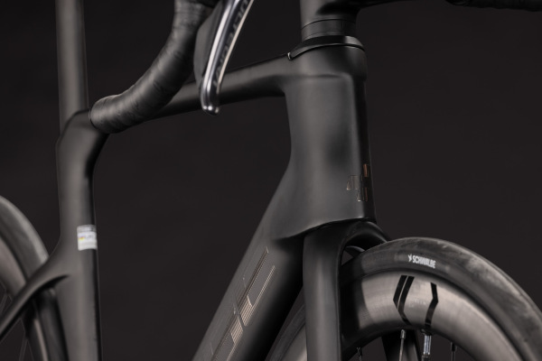 1133300 CUBE LITENING AERO C:68X RACE 6