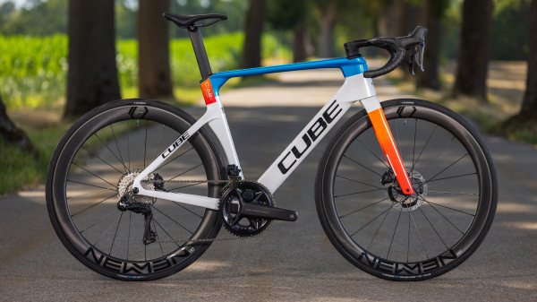 1133310 CUBE LITENING AERO C:68X RACE 1